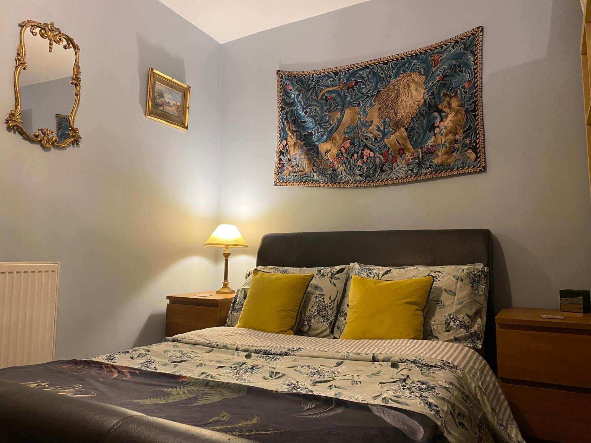 Quirky Town Centre Apartment With River Terrace แม็กเคิลสฟิลด์ ภายนอก รูปภาพ